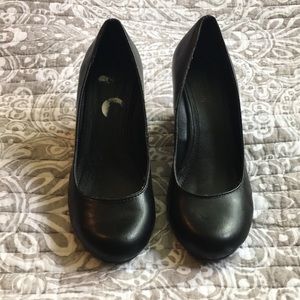 Kenneth Cole Reaction Wedges